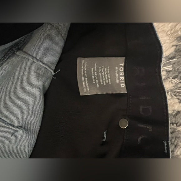 Torrid Bombshell skinny button fly jeans plus size 22 premium stretch denim - Picture 5 of 5